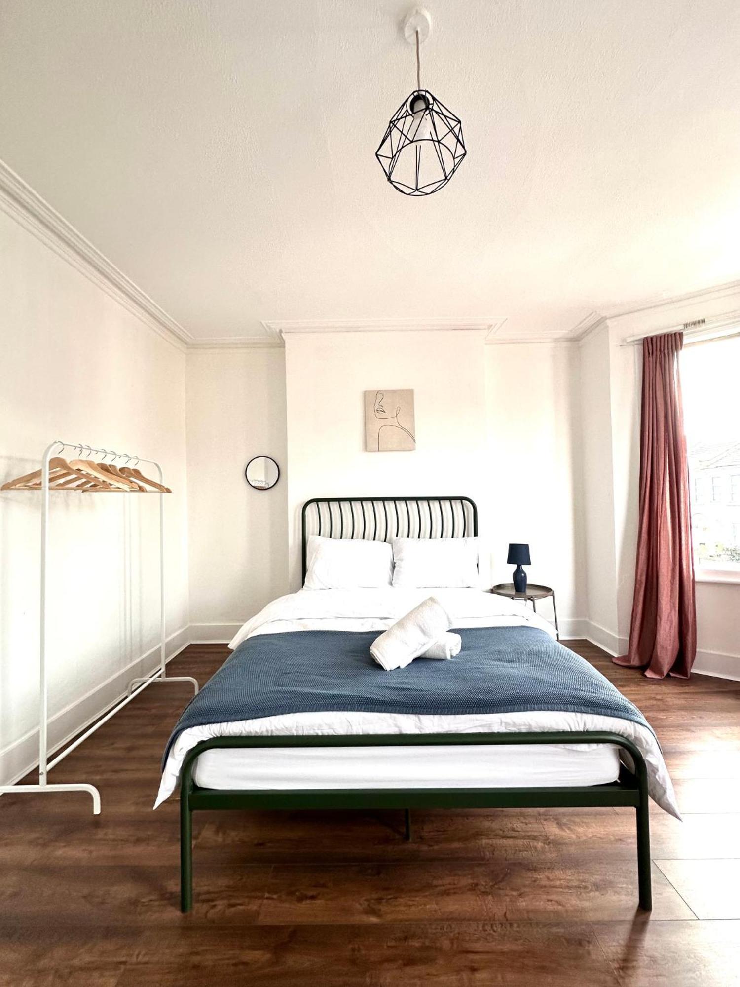 Charming, Renovated Residence In Willesden Green London Luaran gambar