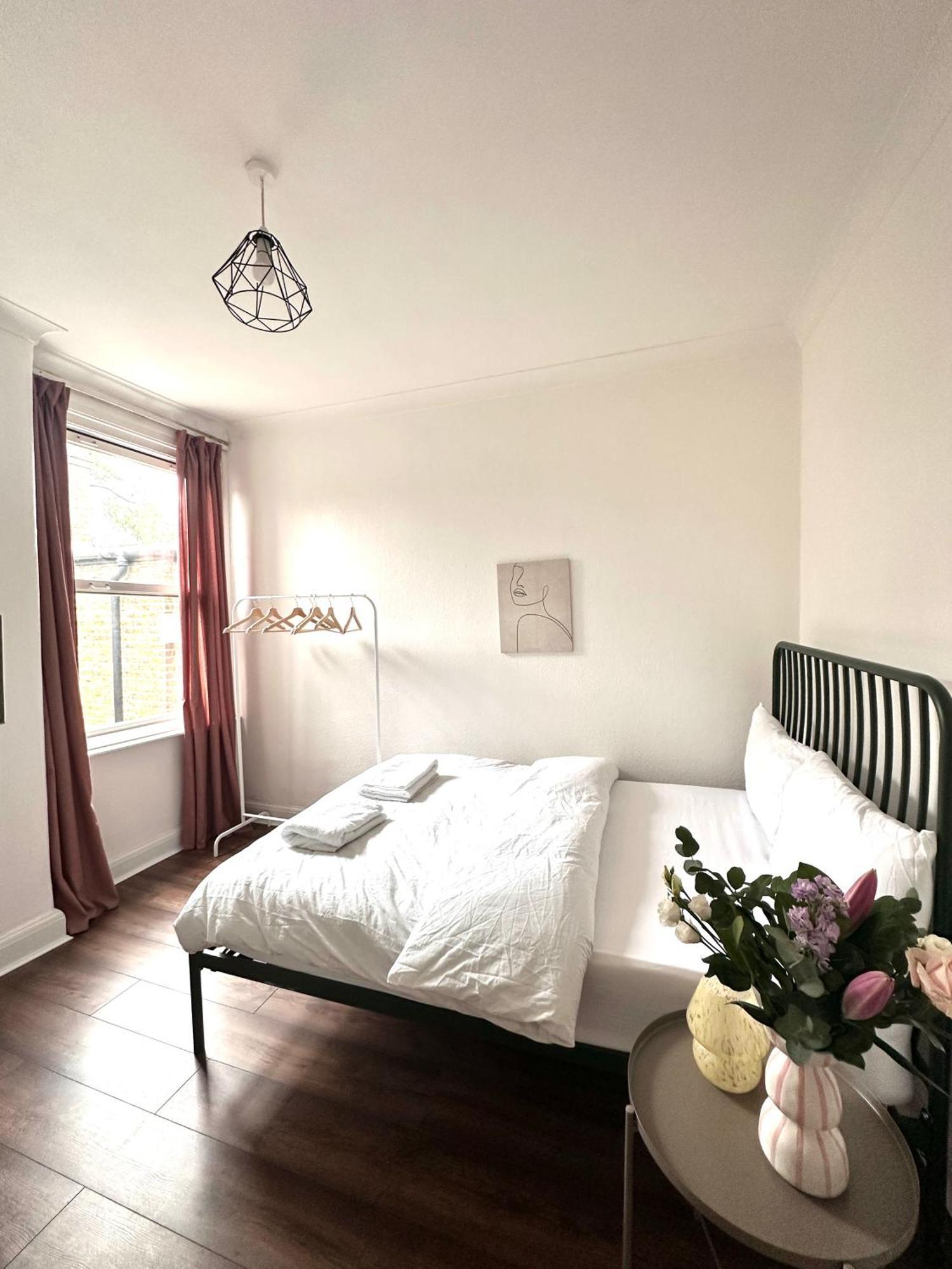 Charming, Renovated Residence In Willesden Green London Luaran gambar